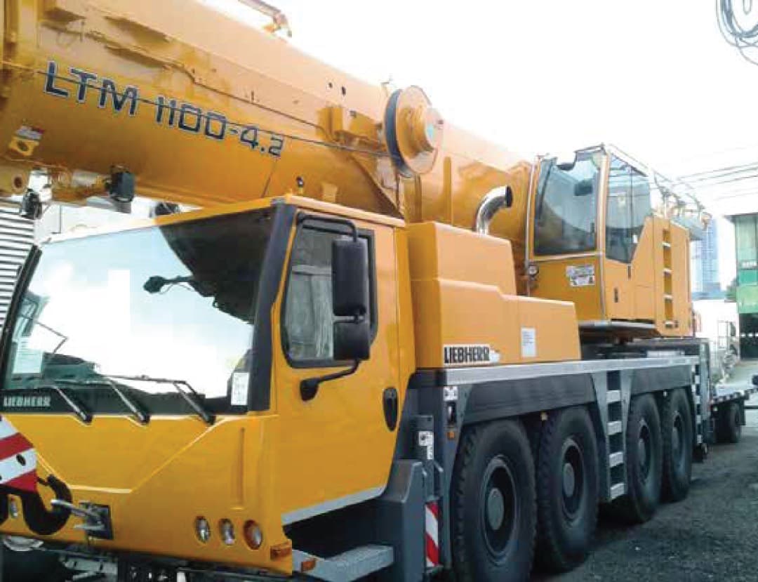 Liebherr LTM 1100-4.2 120-ton mobile crane for heavy lifting