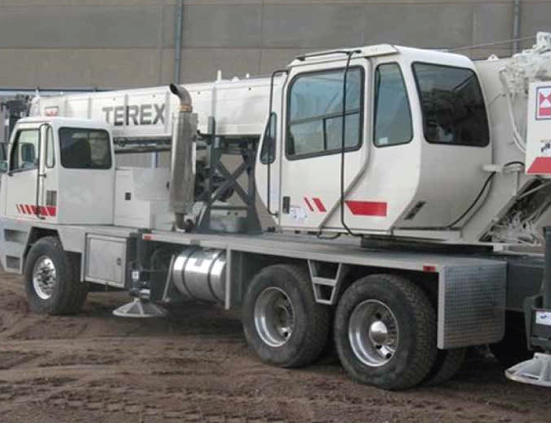 Grúa telescópica Terex T340-1 de 40 toneladas para izaje pesado